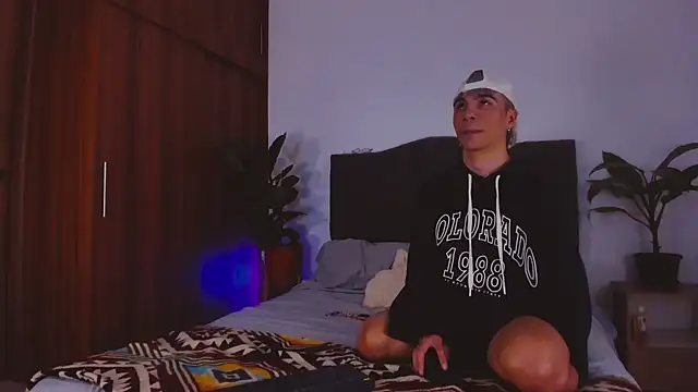 2gays 1Str8 online show from 5, 1, 2025