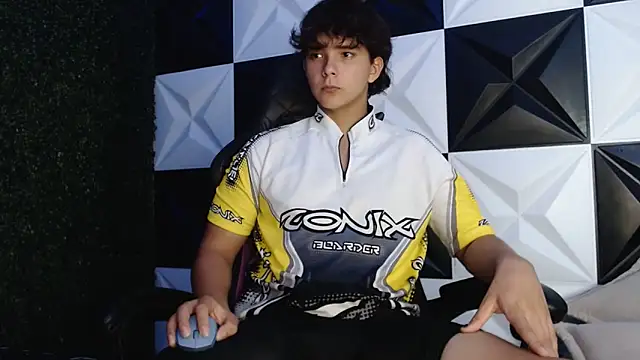 Snapshot of Dani_cumboy chatting on 6, 12, 2024 Dani cumboy online show from 6, 12, 2024