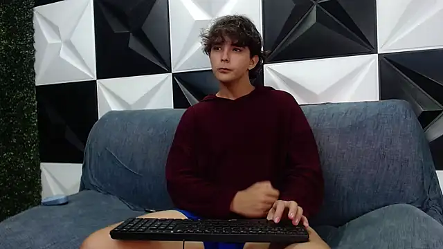 Snapshot of Dani_cumboy chatting on 11, 12, 2024 Dani cumboy online show from 11, 12, 2024