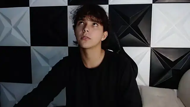 Snapshot of Dani_cumboy chatting on 13, 12, 2024 Dani cumboy online show from 13, 12, 2024