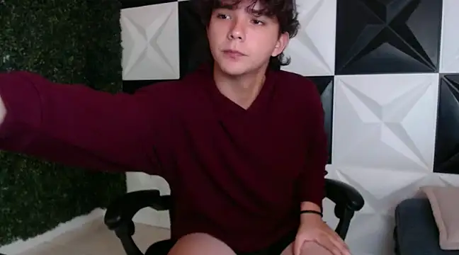 Snapshot of Dani_cumboy chatting on 28, 12, 2024 Dani cumboy online show from 28, 12, 2024