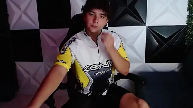 Snapshot of Dani_cumboy chatting on 10, 1, 2025 Dani cumboy online show from 10, 1, 2025