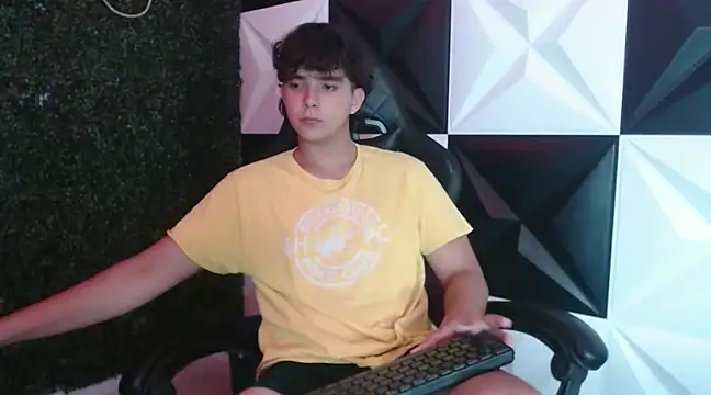 Snapshot of Dani_cumboy chatting on 6, 2, 2025 Dani cumboy online show from 6, 2, 2025