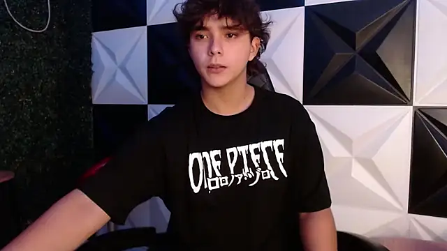 Snapshot of Dani_cumboy chatting on 7, 3, 2025 Dani cumboy online show from 7, 3, 2025