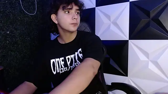 Snapshot of Dani_cumboy chatting on 7, 3, 2025 Dani cumboy online show from 7, 3, 2025