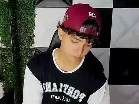 Snapshot of Dani_cumboy chatting on 9, 9, 2025 Dani cumboy online show from 9, 9, 2025