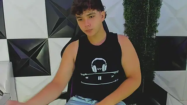 Snapshot of Dani_cumboy chatting on 19, 9, 2025 Dani cumboy online show from 19, 9, 2025