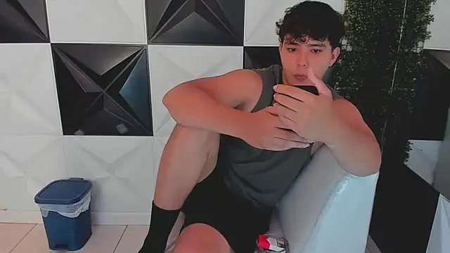 Snapshot of Dani_cumboy chatting on 12, 10, 2025 Dani cumboy online show from 12, 10, 2025