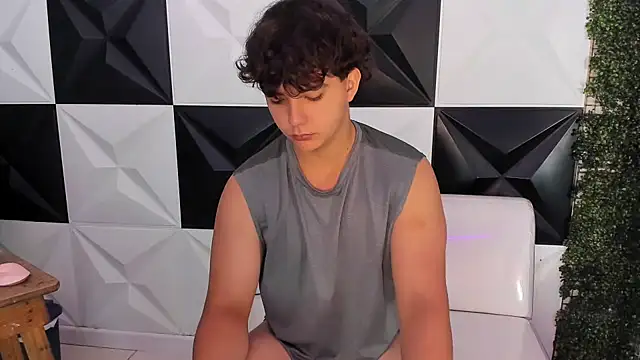 Snapshot of Dani_cumboy chatting on 6, 11, 2025 Dani cumboy online show from 6, 11, 2025