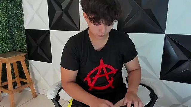 Snapshot of Dani_cumboy chatting on 9, 11, 2025 Dani cumboy online show from 9, 11, 2025