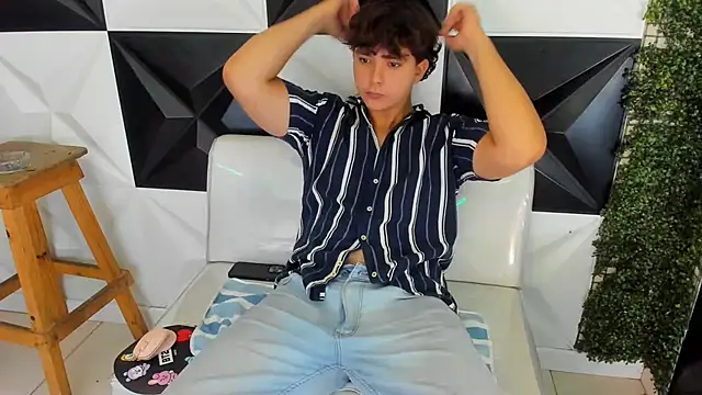 Snapshot of Dani_cumboy chatting on 12, 11, 2025 Dani cumboy online show from 12, 11, 2025