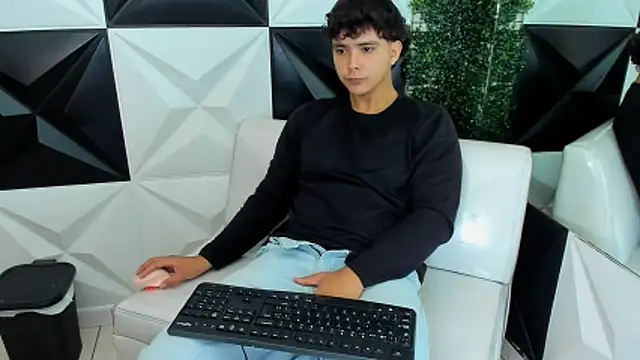 Snapshot of Dani_cumboy chatting on 26, 11, 2025 Dani cumboy online show from 26, 11, 2025