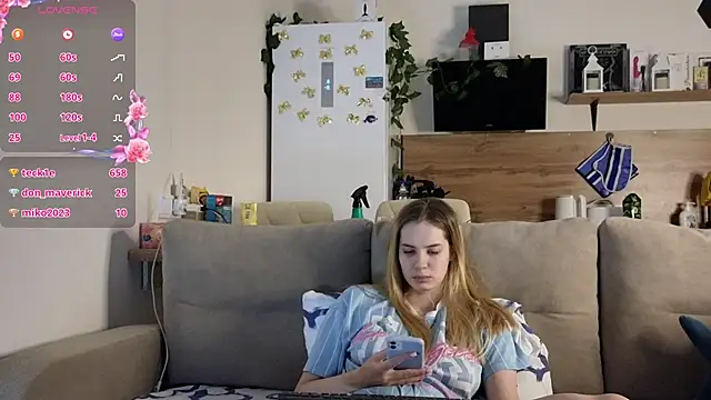 Snapshot of Girl_alone_home chatting on 2, 3, 2025 Girl alone home online show from 2, 3, 2025