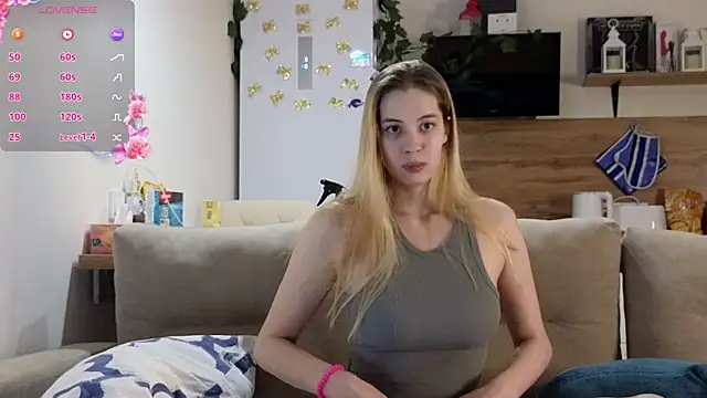 Snapshot of Girl_alone_home chatting on 2, 3, 2025 Girl alone home online show from 2, 3, 2025