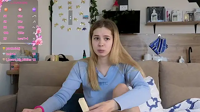 Snapshot of Girl_alone_home chatting on 5, 3, 2025 Girl alone home online show from 5, 3, 2025