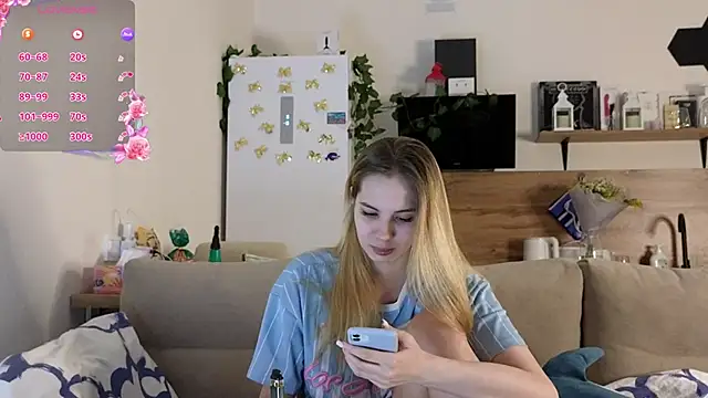 Snapshot of Girl_alone_home chatting on 8, 3, 2025 Girl alone home online show from 8, 3, 2025