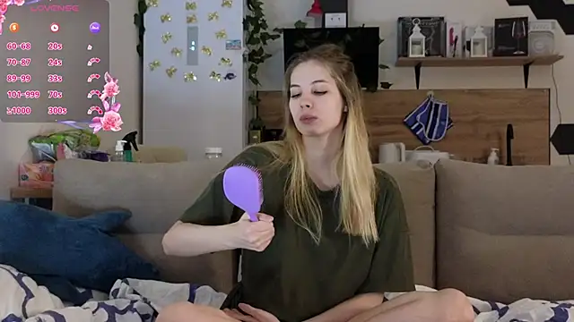 Snapshot of Girl_alone_home chatting on 12, 3, 2025 Girl alone home online show from 12, 3, 2025