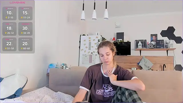 Snapshot of Girl_alone_home chatting on 12, 9, 2025 Girl alone home online show from 12, 9, 2025