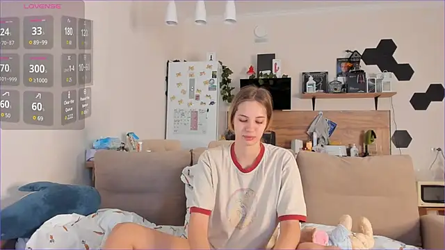 Snapshot of Girl_alone_home chatting on 25, 9, 2025 Girl alone home online show from 25, 9, 2025