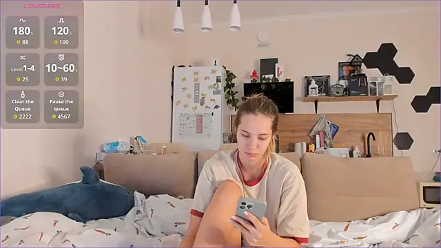 Snapshot of Girl_alone_home chatting on 26, 9, 2025 Girl alone home online show from 26, 9, 2025