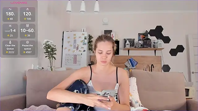 Snapshot of Girl_alone_home chatting on 13, 10, 2025 Girl alone home online show from 13, 10, 2025