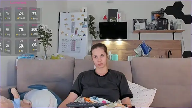 Snapshot of Girl_alone_home chatting on 18, 10, 2025 Girl alone home online show from 18, 10, 2025