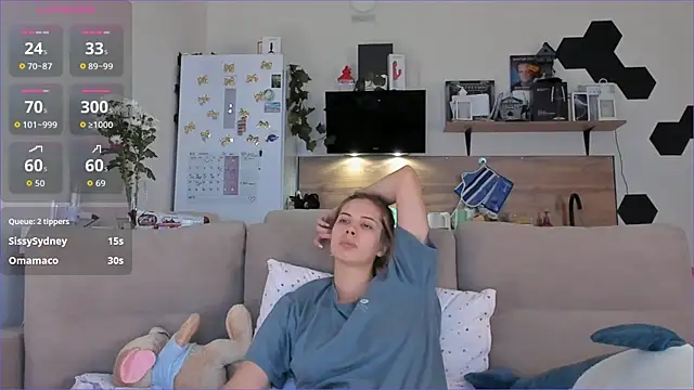 Snapshot of Girl_alone_home chatting on 19, 10, 2025 Girl alone home online show from 19, 10, 2025