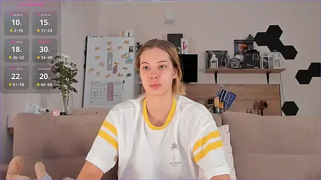 Snapshot of Girl_alone_home chatting on 24, 10, 2025 Girl alone home online show from 24, 10, 2025