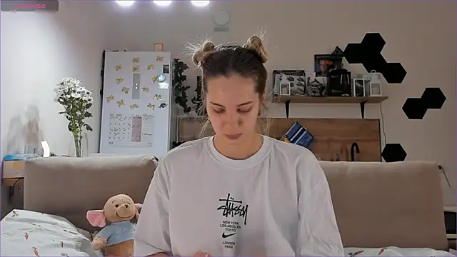 Snapshot of Girl_alone_home chatting on 29, 10, 2025 Girl alone home online show from 29, 10, 2025