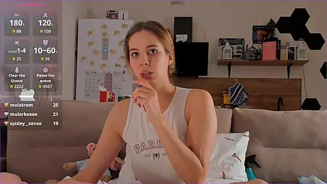 Snapshot of Girl_alone_home chatting on 13, 11, 2025 Girl alone home online show from 13, 11, 2025