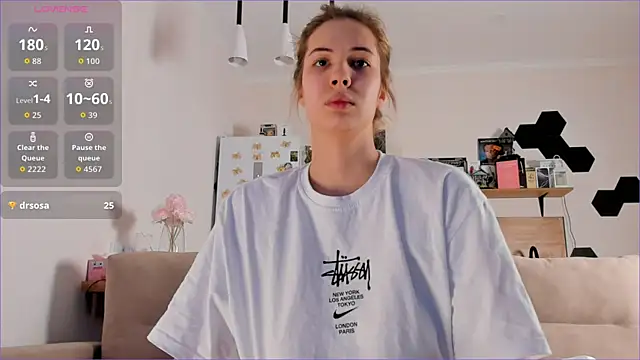 Snapshot of Girl_alone_home chatting on 16, 11, 2025 Girl alone home online show from 16, 11, 2025