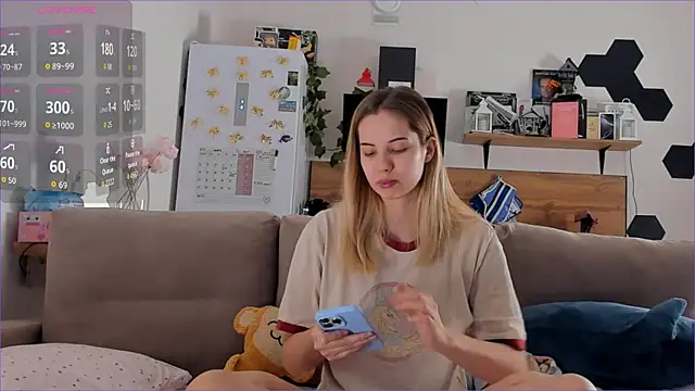 Snapshot of Girl_alone_home chatting on 27, 11, 2025 Girl alone home online show from 27, 11, 2025