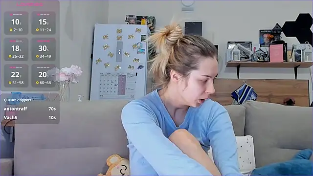 Snapshot of Girl_alone_home chatting on 28, 11, 2025 Girl alone home online show from 28, 11, 2025