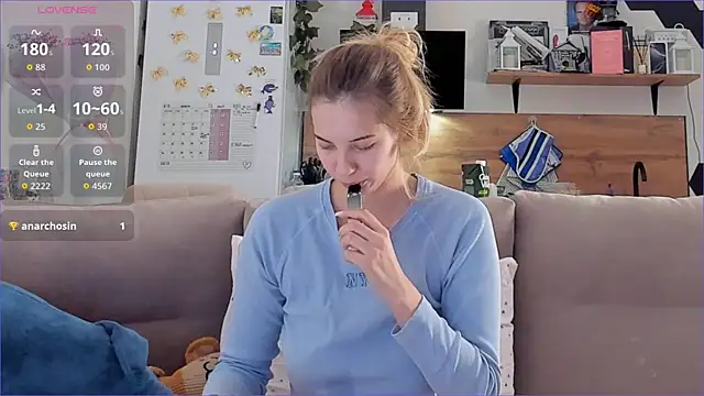 Snapshot of Girl_alone_home chatting on 4, 12, 2025 Girl alone home online show from 4, 12, 2025