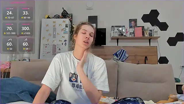 Snapshot of Girl_alone_home chatting on 19, 12, 2025 Girl alone home online show from 19, 12, 2025