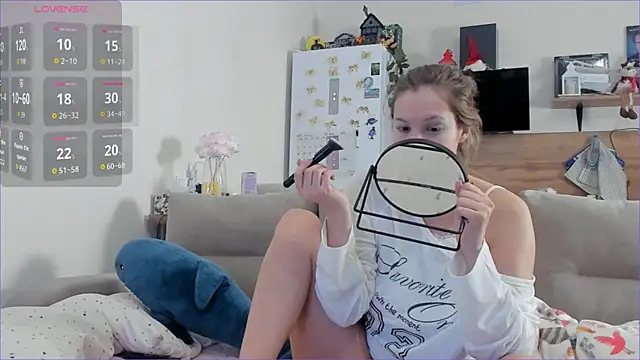 Girl alone home online show from 26, 2, 2026