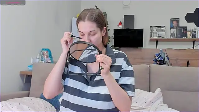 Girl alone home online show from 11, 4, 2026