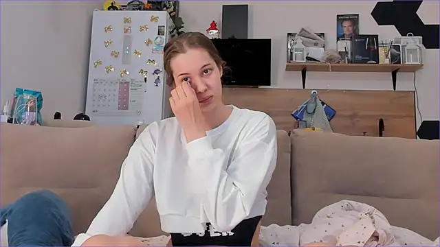 Snapshot of Girl_alone_home chatting on 20, 4, 2026 Girl alone home online show from 20, 4, 2026