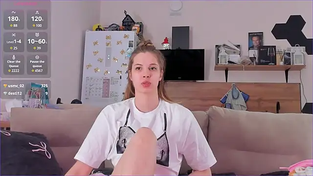 Snapshot of Girl_alone_home chatting on 2, 5, 2026 Girl alone home online show from 2, 5, 2026