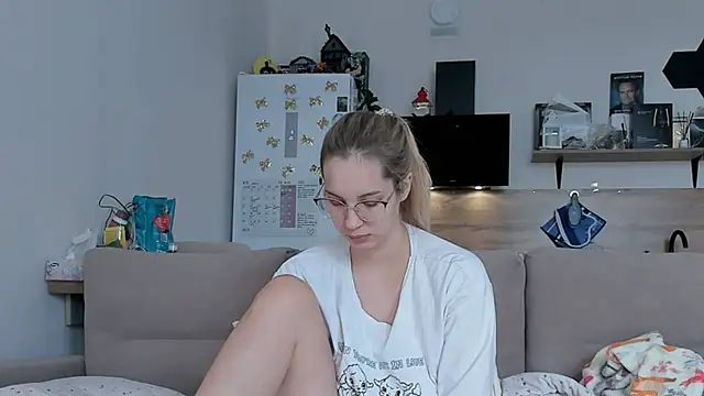 Snapshot of Girl_alone_home chatting on 30, 5, 2026 Girl alone home online show from 30, 5, 2026