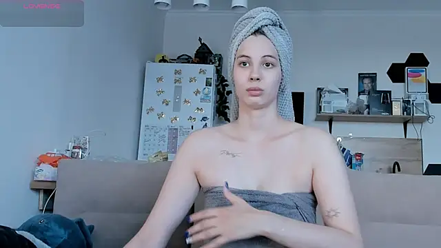 Snapshot of Girl_alone_home chatting on 18, 6, 2026 Girl alone home online show from 18, 6, 2026