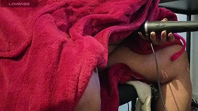 Snapshot of MrAndMrsCrook chatting on 21, 9, 2025 MrAndMrsCrook online show from 21, 9, 2025