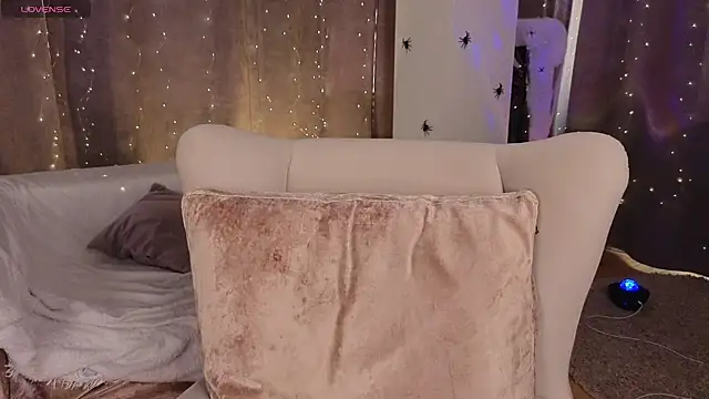 Snapshot of NaokoStifel chatting on 24, 10, 2025 NaokoStifel online show from 24, 10, 2025