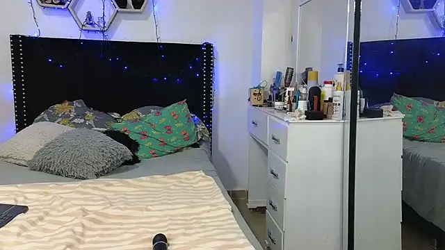 charlotte 077 online show from 7, 4, 2026