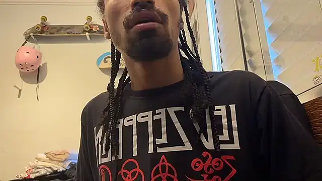 Snapshot of hotcamboy420 chatting on 18, 12, 2024 hotcamboy420 online show from 18, 12, 2024