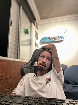 Snapshot of hotcamboy420 chatting on 28, 2, 2025 hotcamboy420 online show from 28, 2, 2025