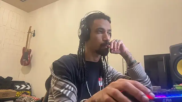 Snapshot of hotcamboy420 chatting on 4, 11, 2025 hotcamboy420 online show from 4, 11, 2025