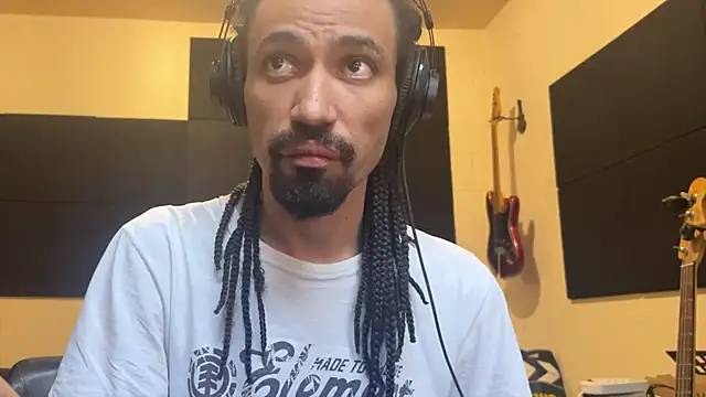 Snapshot of hotcamboy420 chatting on 22, 11, 2025 hotcamboy420 online show from 22, 11, 2025