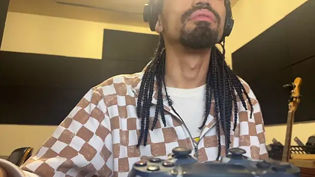 Snapshot of hotcamboy420 chatting on 25, 11, 2025 hotcamboy420 online show from 25, 11, 2025