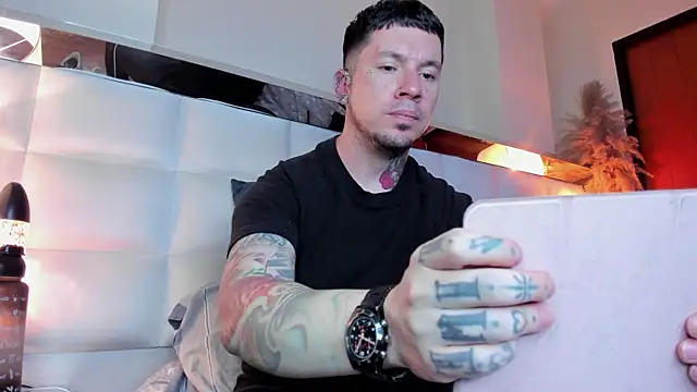 Adam tatto online show from 25, 11, 2025